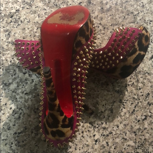 Christian Louboutin Gold Lady Peep Spike - Picture 2 of 5